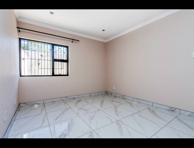 2 BEDROOM FREESTANDING TO LET IN MARLBORO GARDENS